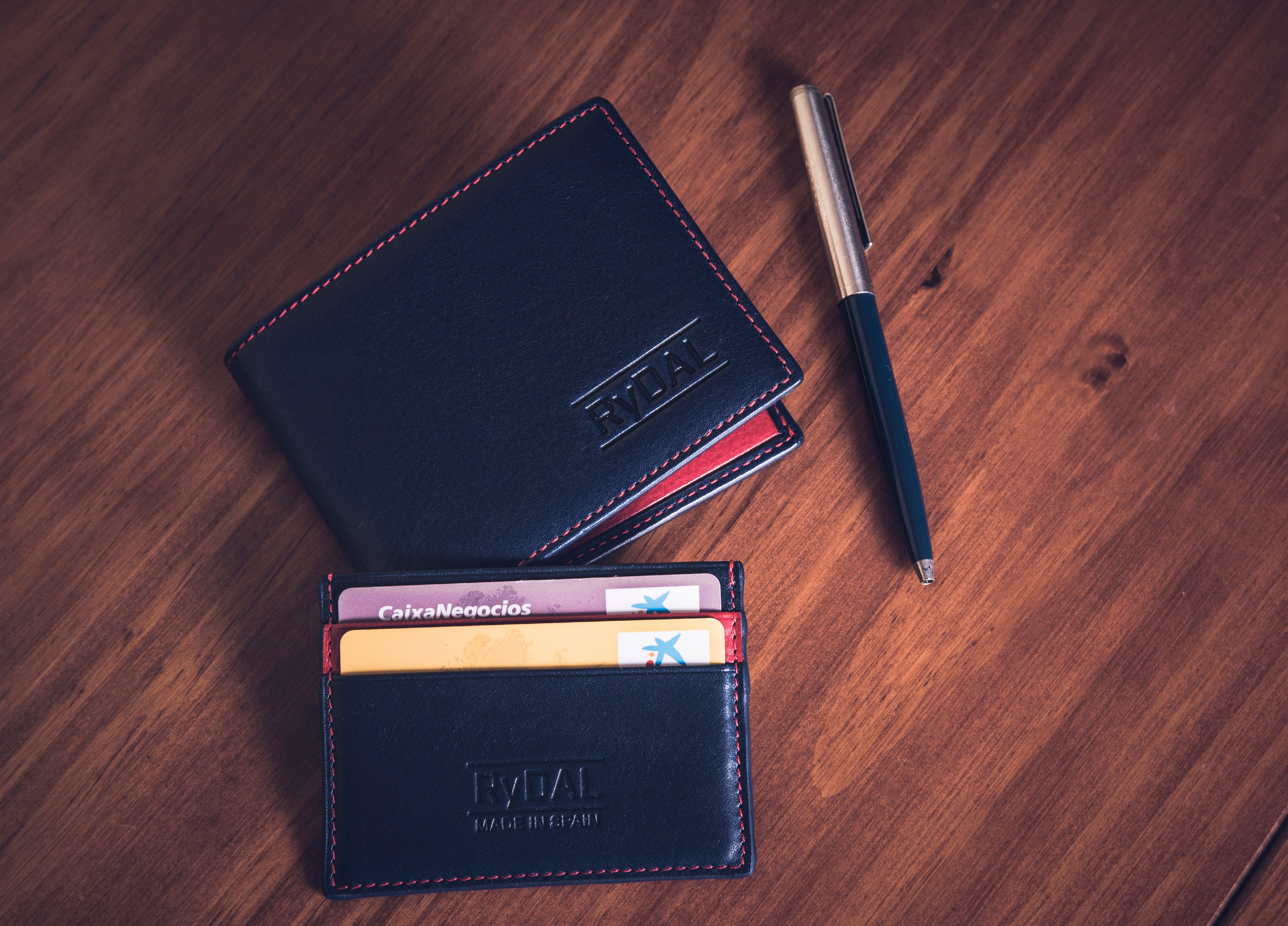 Leather wallets and leather card holders from Rydal.  Handcrafted from the finest Italian vegetable tanned leather.