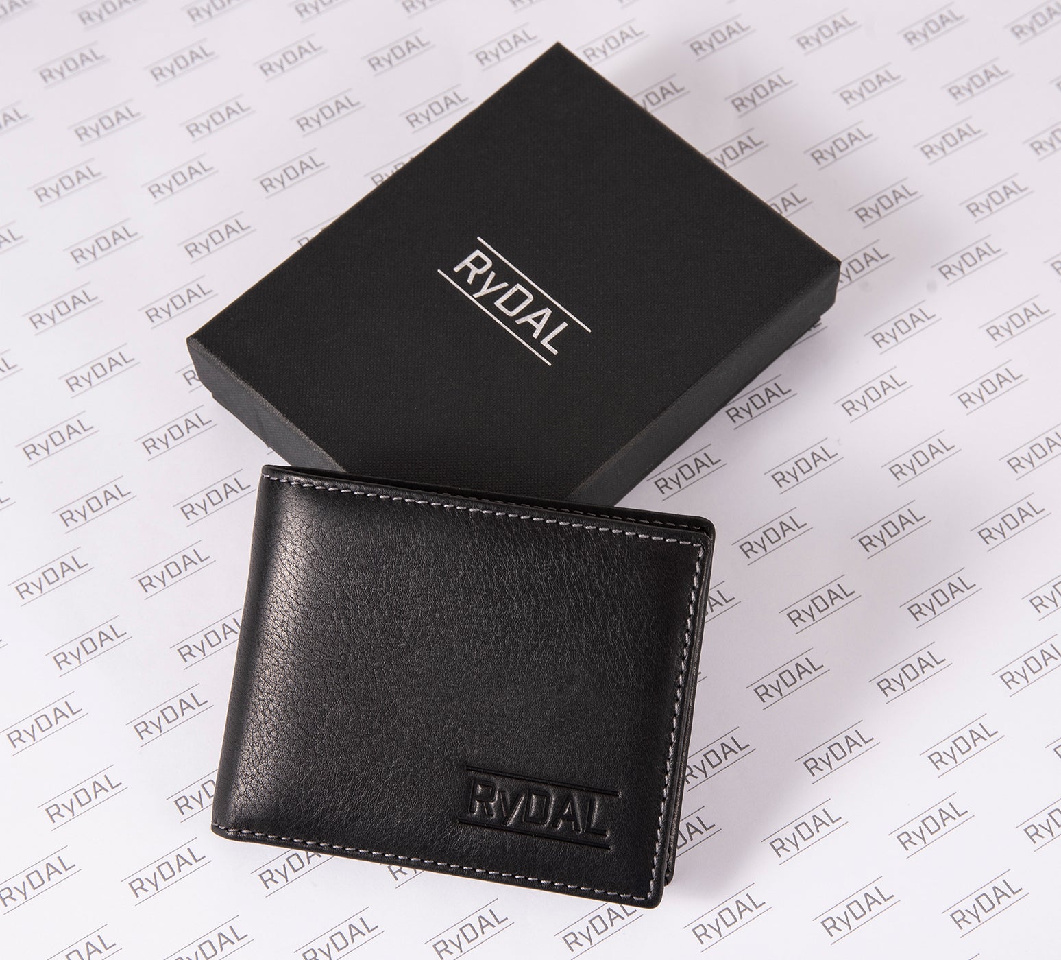 Mens Leather Wallet with Coin Pocket from Rydal in 'Black' with Giftbox.